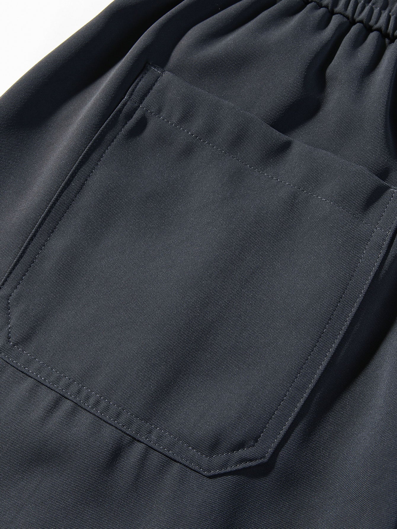 Spodnie proste z pojedynczym zakładką i sznurkiem