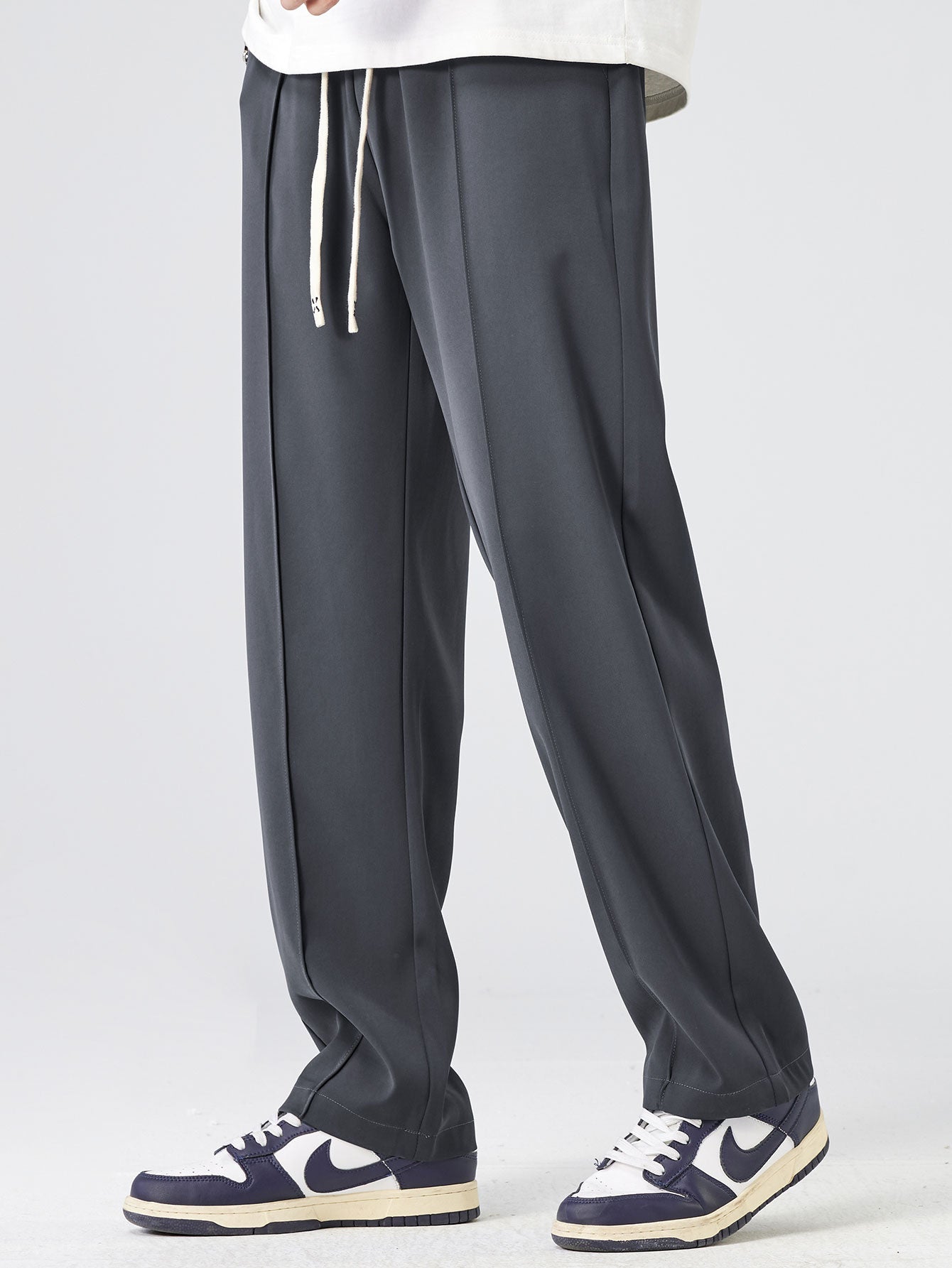 Spodnie proste z pojedynczym zakładką i sznurkiem