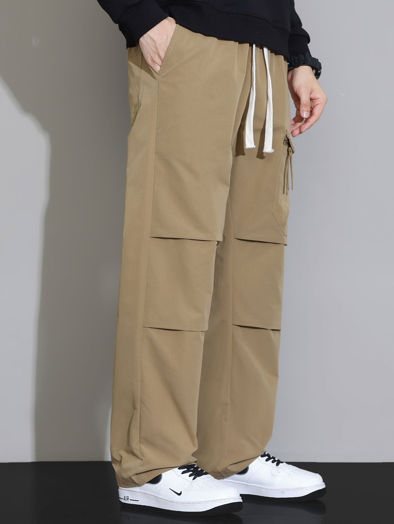 Spodnie z prostymi nogawkami i sznurkiem